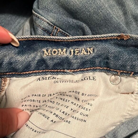 American Eagle Womens Light Wash Blue 5 Pocket Distressed Mom Jeans - Picture 8 of 9